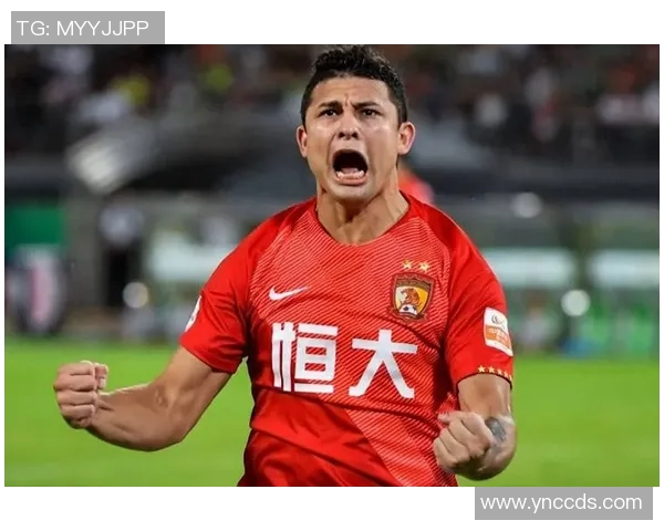 老足球明星重返赛场拍广告展现风采引发球迷热议与怀旧情怀